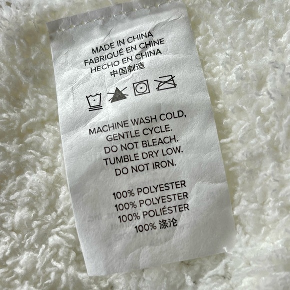 UGG Eugenia Throw Blanket in Snow Ivory Plush 50x70” - Picture 5 of 6